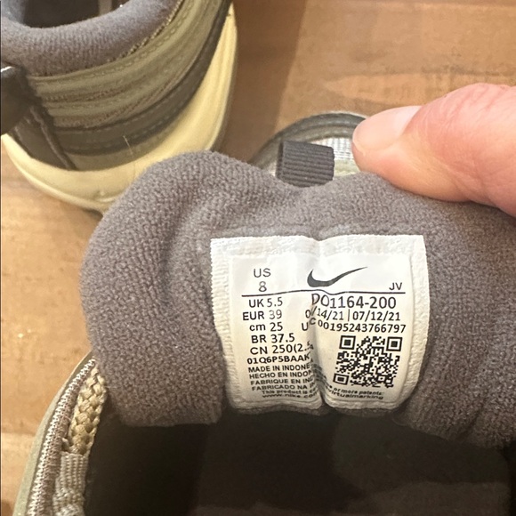 NikeAir Max 97. Neutral Olive Green and Cream Sneakers - Picture 10 of 12